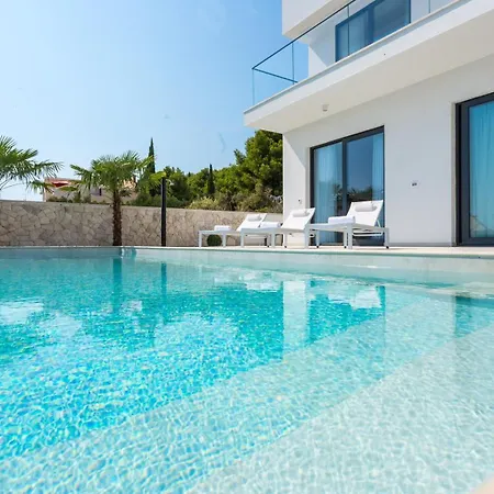 Villa New Seaview Alba Seget, 5 En-suite Bedrooms *