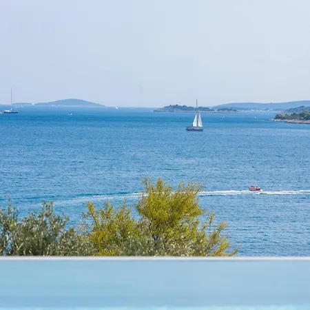 Villa New Seaview Alba Seget, 5 En-suite Bedrooms *